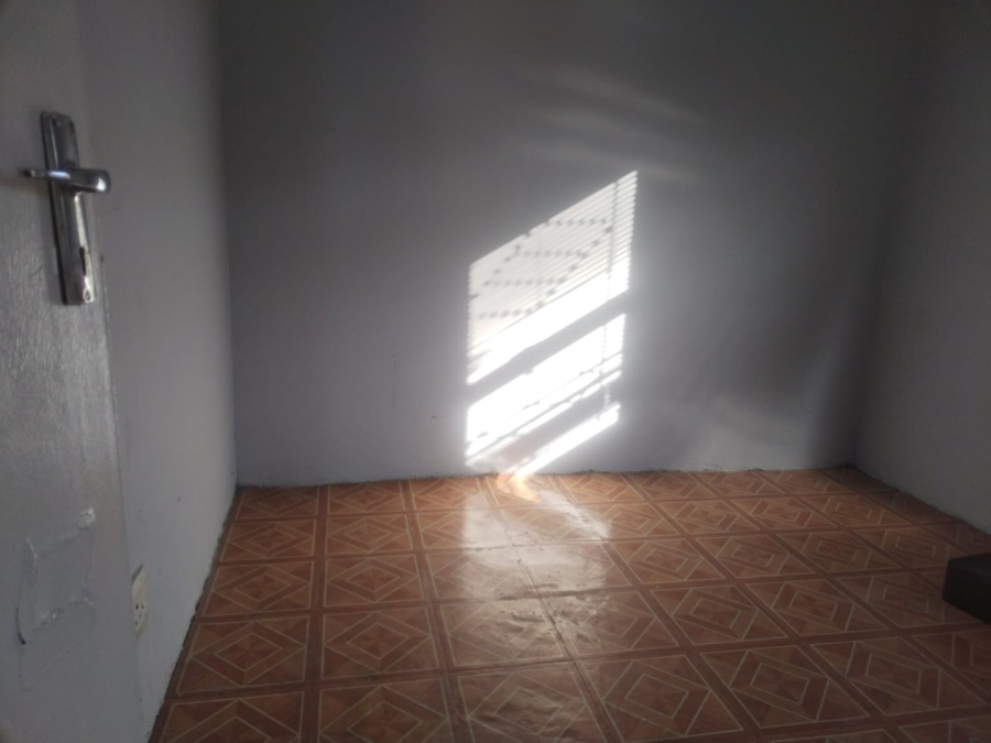 2 Bedroom Property for Sale in Mxolisi Phetani Western Cape